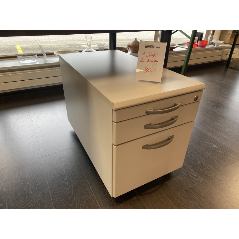 corps de bureau sur roulettes