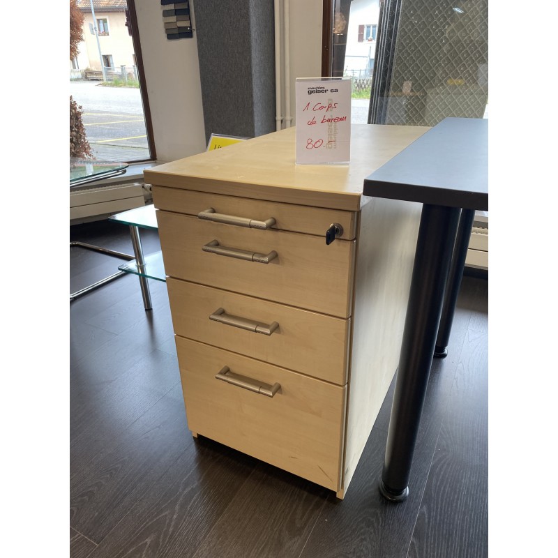 corps de bureau sur roulettes